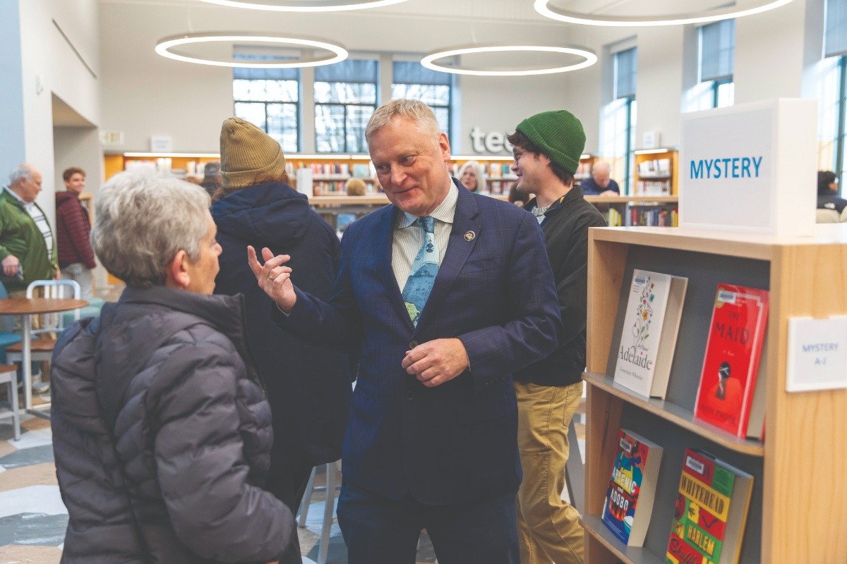 David Leonard meets library users.